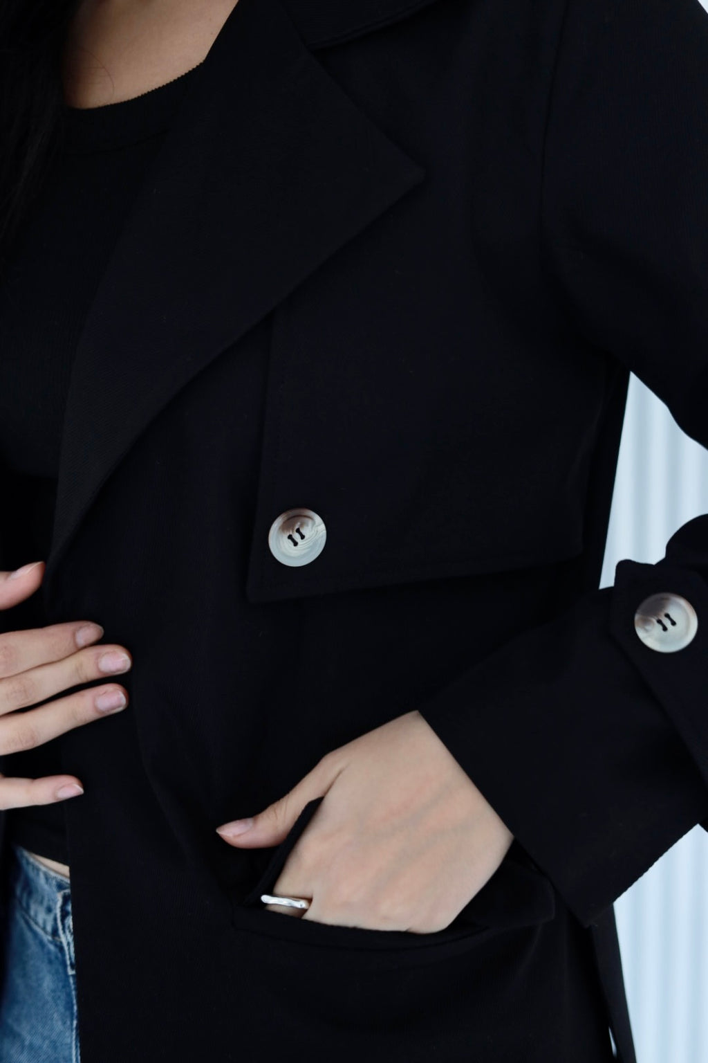 Trench coat in black